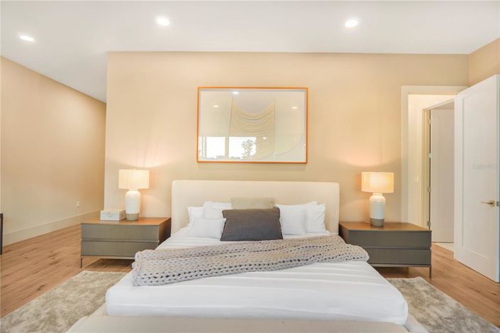 Image No.16-6 Bed Property for sale