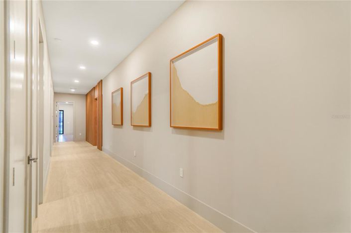 Image No.24-6 Bed Property for sale