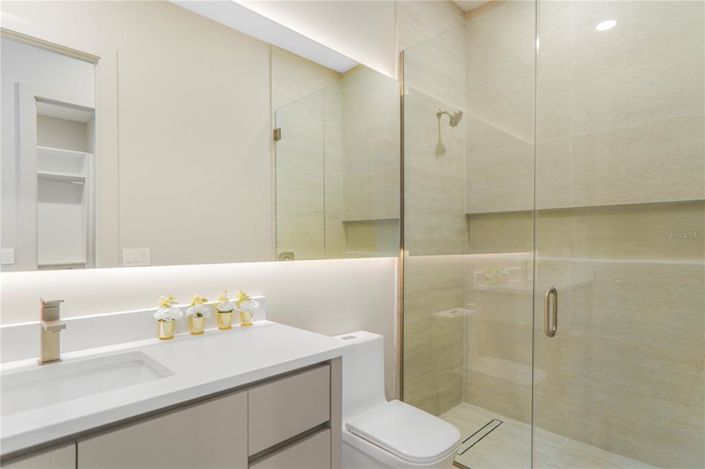 Image No.28-6 Bed Property for sale