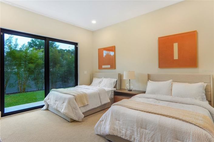 Image No.33-6 Bed Property for sale