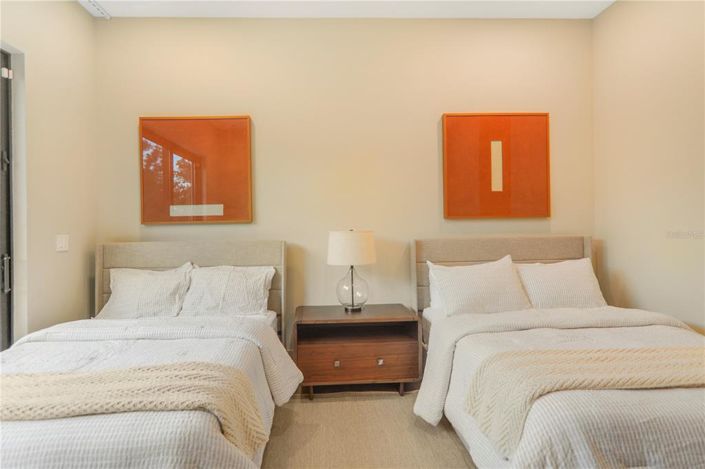 Image No.35-6 Bed Property for sale