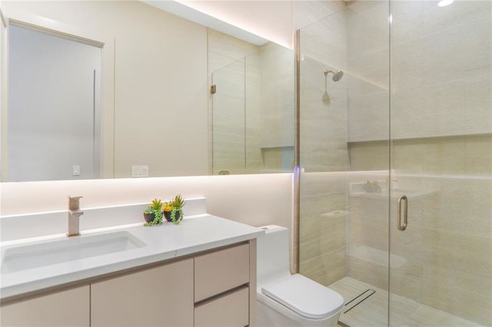 Image No.36-6 Bed Property for sale