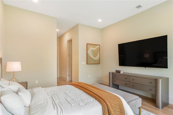 Image No.47-6 Bed Property for sale