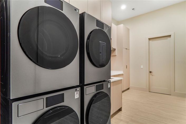 Image No.50-6 Bed Property for sale