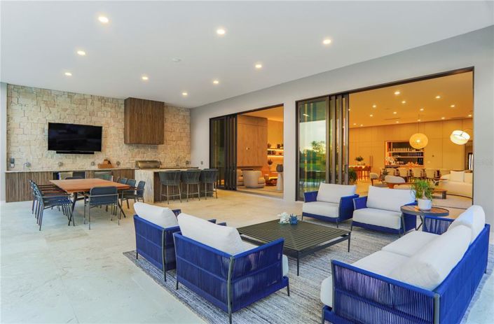 Image No.55-6 Bed Property for sale