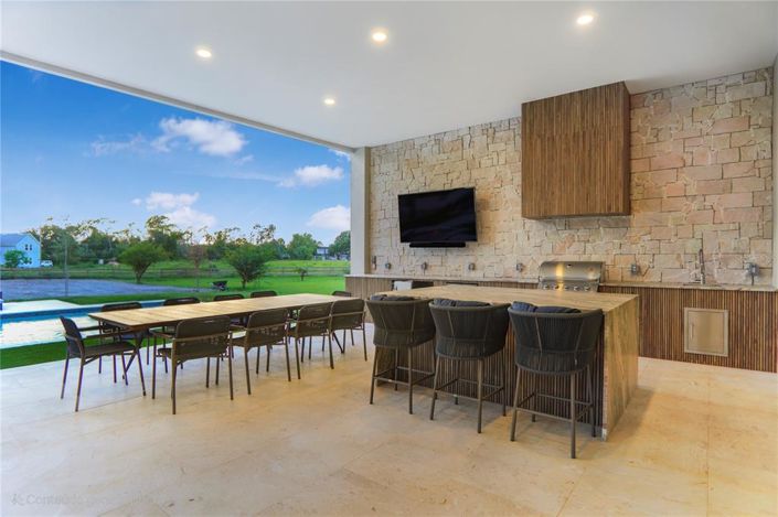 Image No.57-6 Bed Property for sale