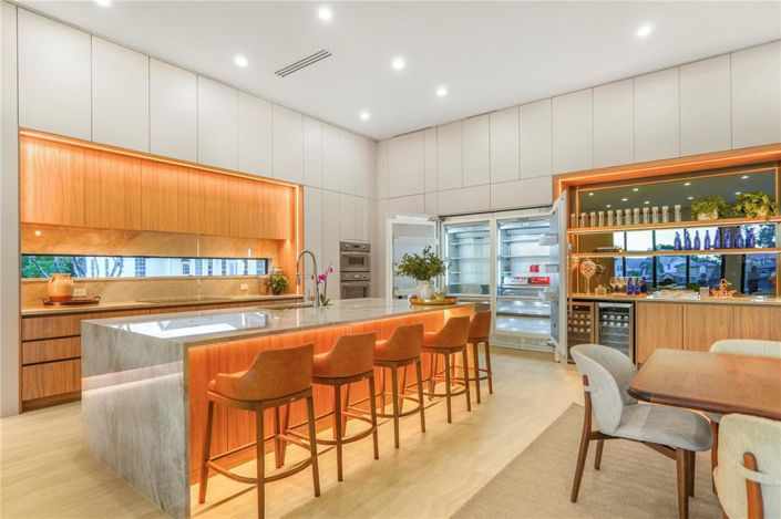 Image No.7-6 Bed Property for sale