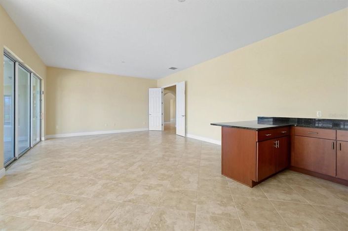 Image No.20-5 Bed Property for sale