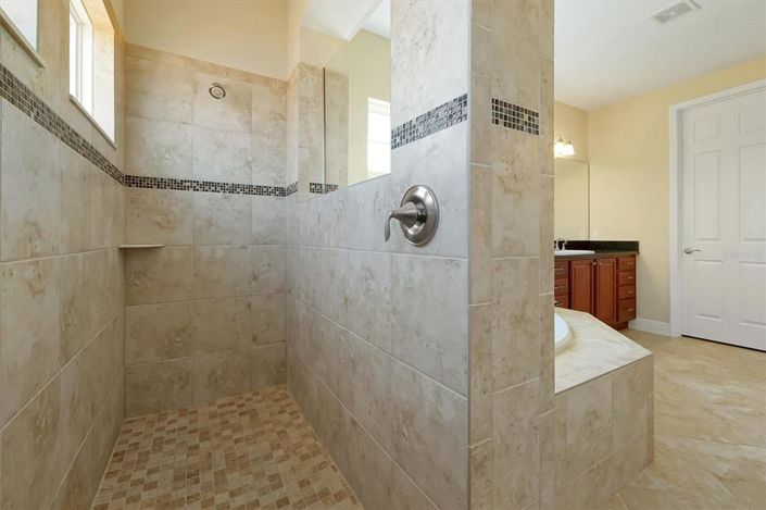 Image No.34-5 Bed Property for sale