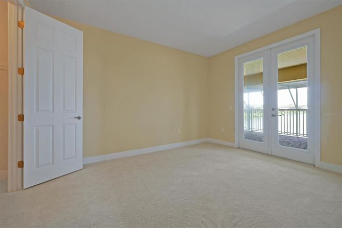 Image No.40-5 Bed Property for sale