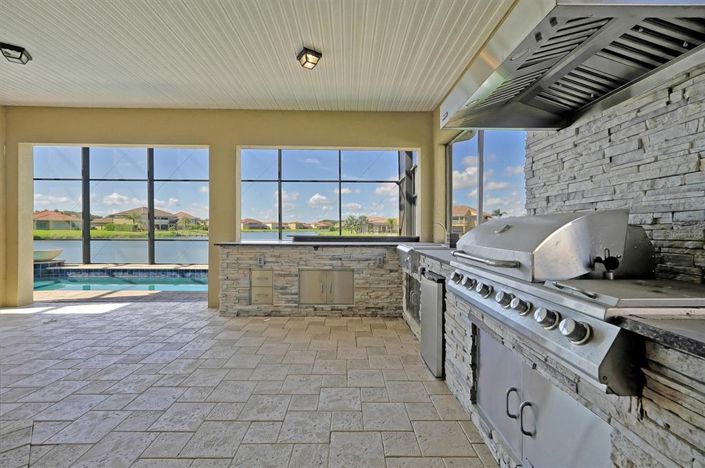 Image No.48-5 Bed Property for sale