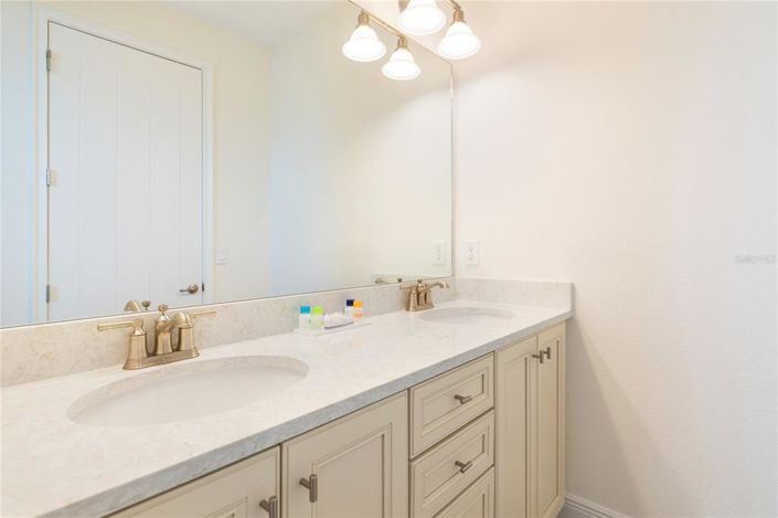 Image No.14-5 Bed Property for sale