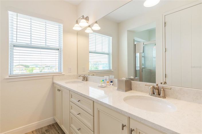 Image No.22-5 Bed Property for sale