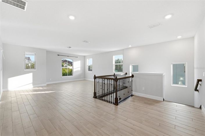 Image No.12-6 Bed Property for sale