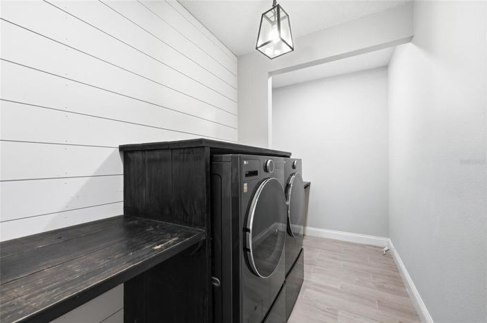 Image No.16-6 Bed Property for sale