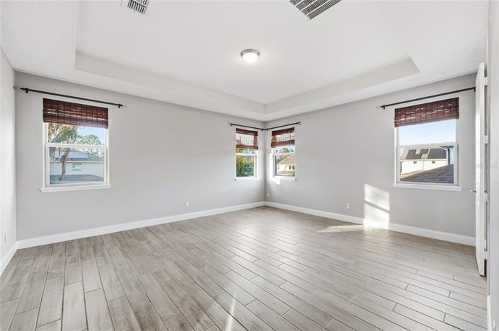 Image No.19-6 Bed Property for sale