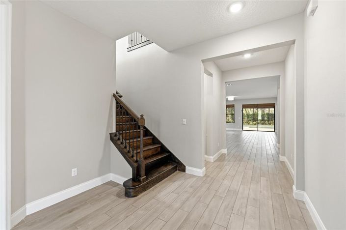 Image No.2-6 Bed Property for sale