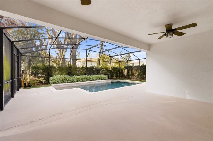 Image No.22-6 Bed Property for sale