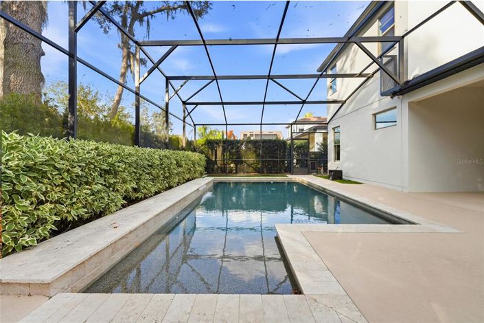 Image No.23-6 Bed Property for sale