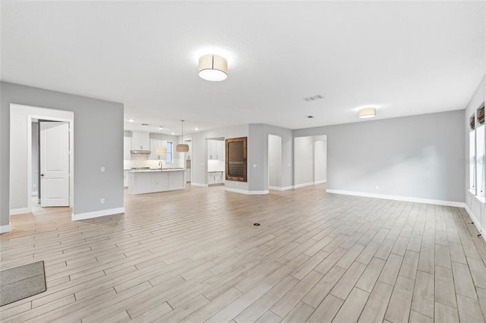 Image No.4-6 Bed Property for sale