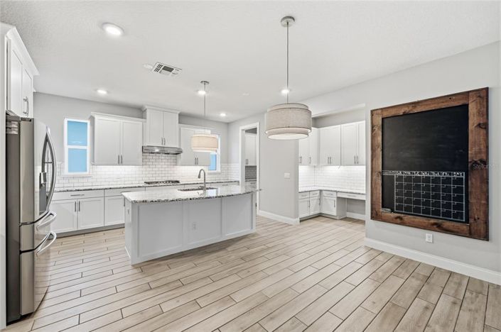 Image No.5-6 Bed Property for sale