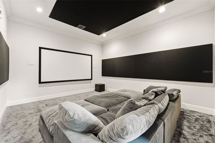 Image No.11-6 Bed Property for sale