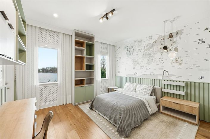 Image No.16-6 Bed Property for sale