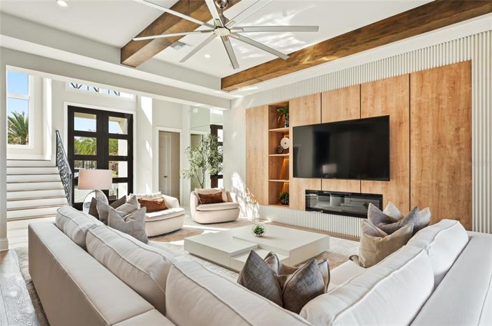 Image No.2-6 Bed Property for sale