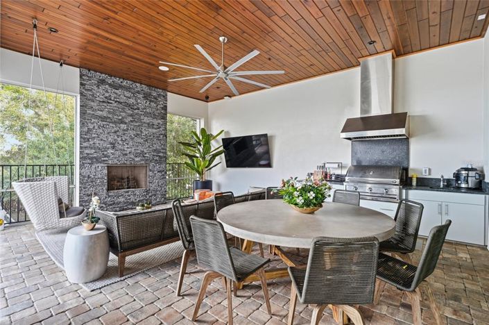 Image No.21-6 Bed Property for sale