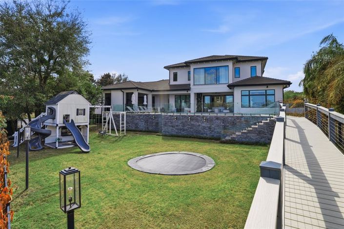 Image No.23-6 Bed Property for sale