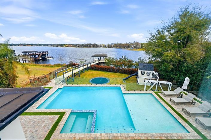 Image No.24-6 Bed Property for sale