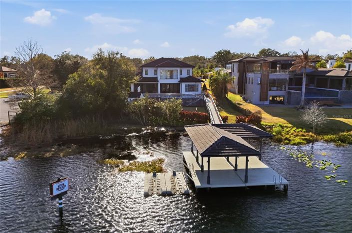 Image No.27-6 Bed Property for sale