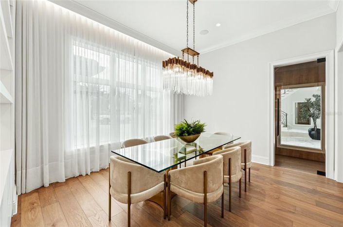 Image No.6-6 Bed Property for sale