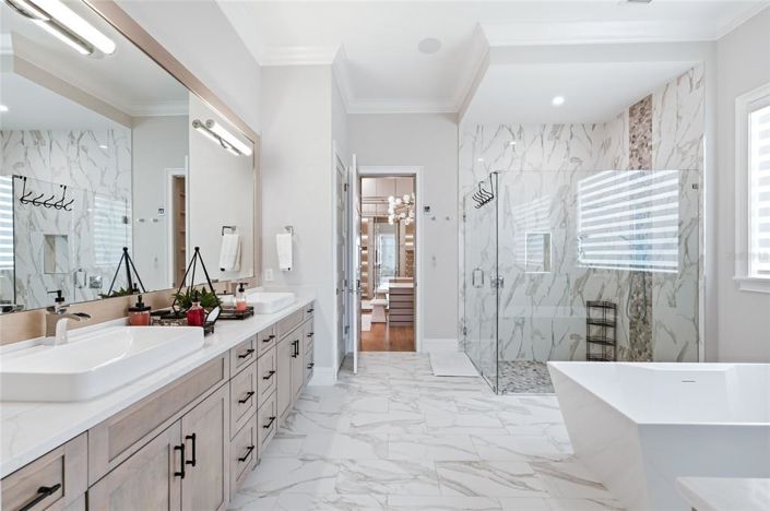 Image No.8-6 Bed Property for sale