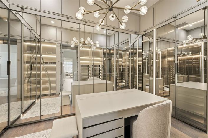 Image No.9-6 Bed Property for sale