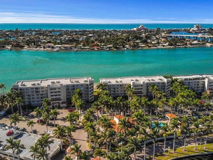 Image No.32-2 Bed Property for sale