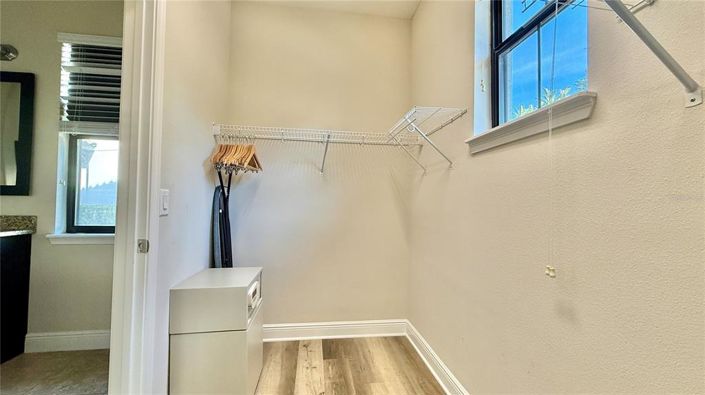 Image No.20-4 Bed Townhouse for sale