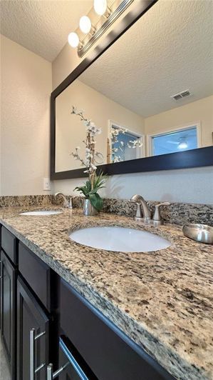 Image No.28-4 Bed Townhouse for sale