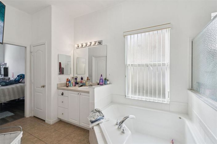 Image No.13-4 Bed Property for sale