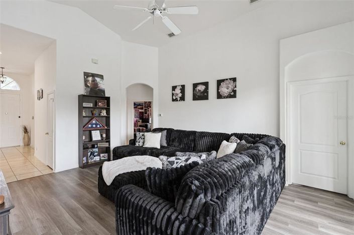 Image No.3-4 Bed Property for sale