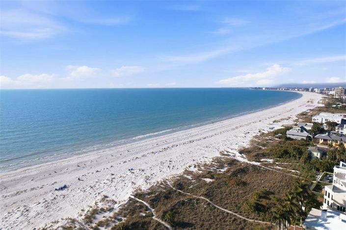 Image No.2-Propriété de 4 chambres à vendre à St. Pete Beach