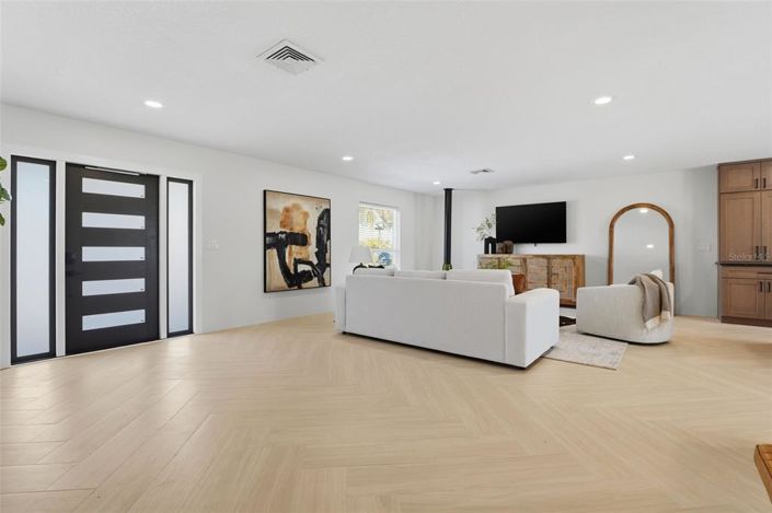 Image No.10-4 Bed Property for sale