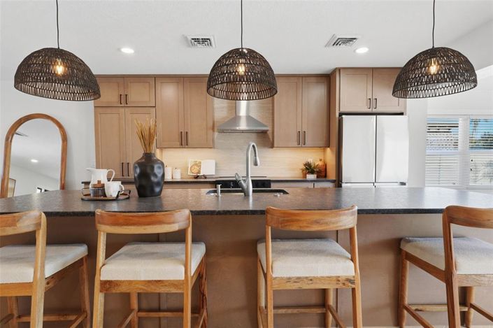 Image No.17-4 Bed Property for sale