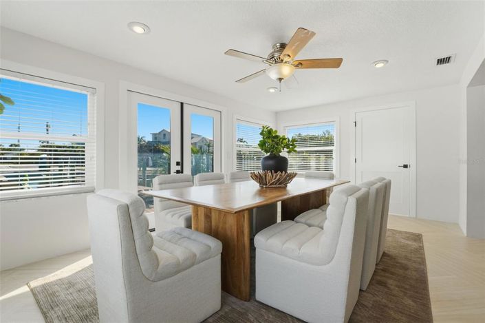 Image No.26-4 Bed Property for sale