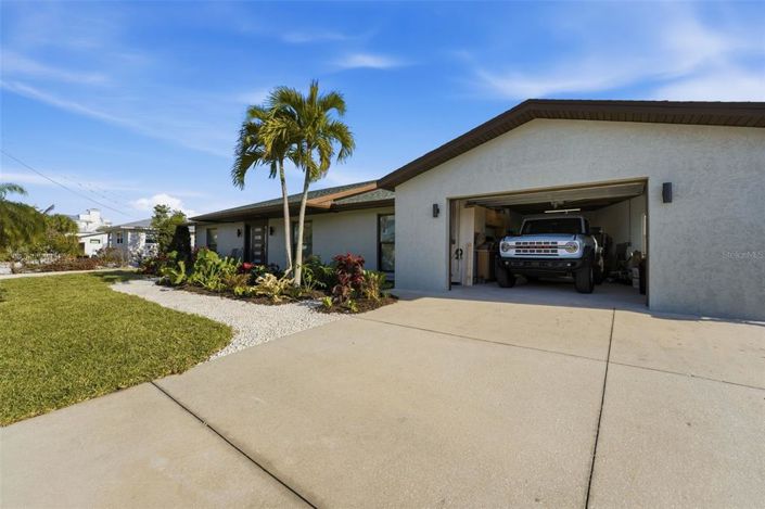 Image No.3-4 Bed Property for sale