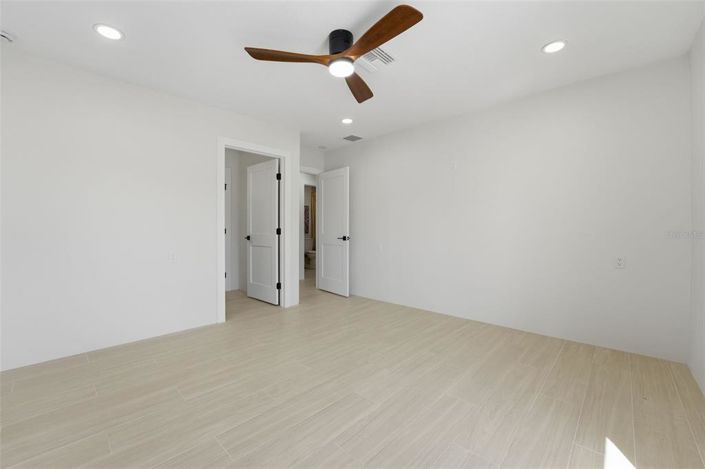 Image No.35-4 Bed Property for sale