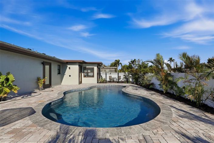 Image No.43-4 Bed Property for sale