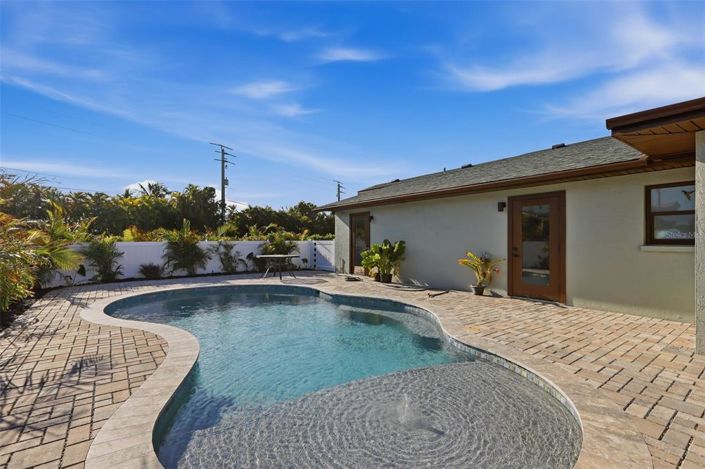 Image No.48-4 Bed Property for sale