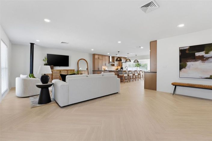 Image No.9-4 Bed Property for sale