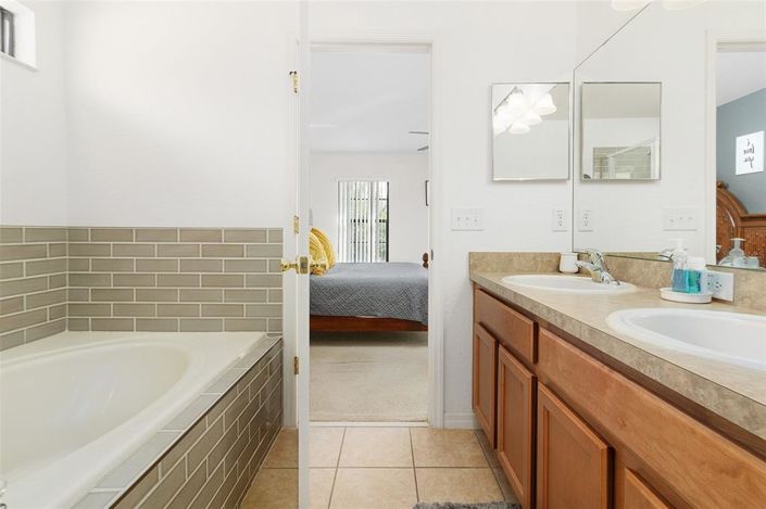 Image No.32-4 Bed Property for sale